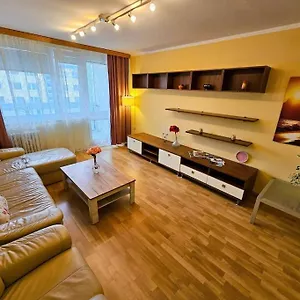  Apartment Family For 6, 10mins To Centre, Free Parking, Quiet Location, New Furniture, Balcony Tschechische Republik